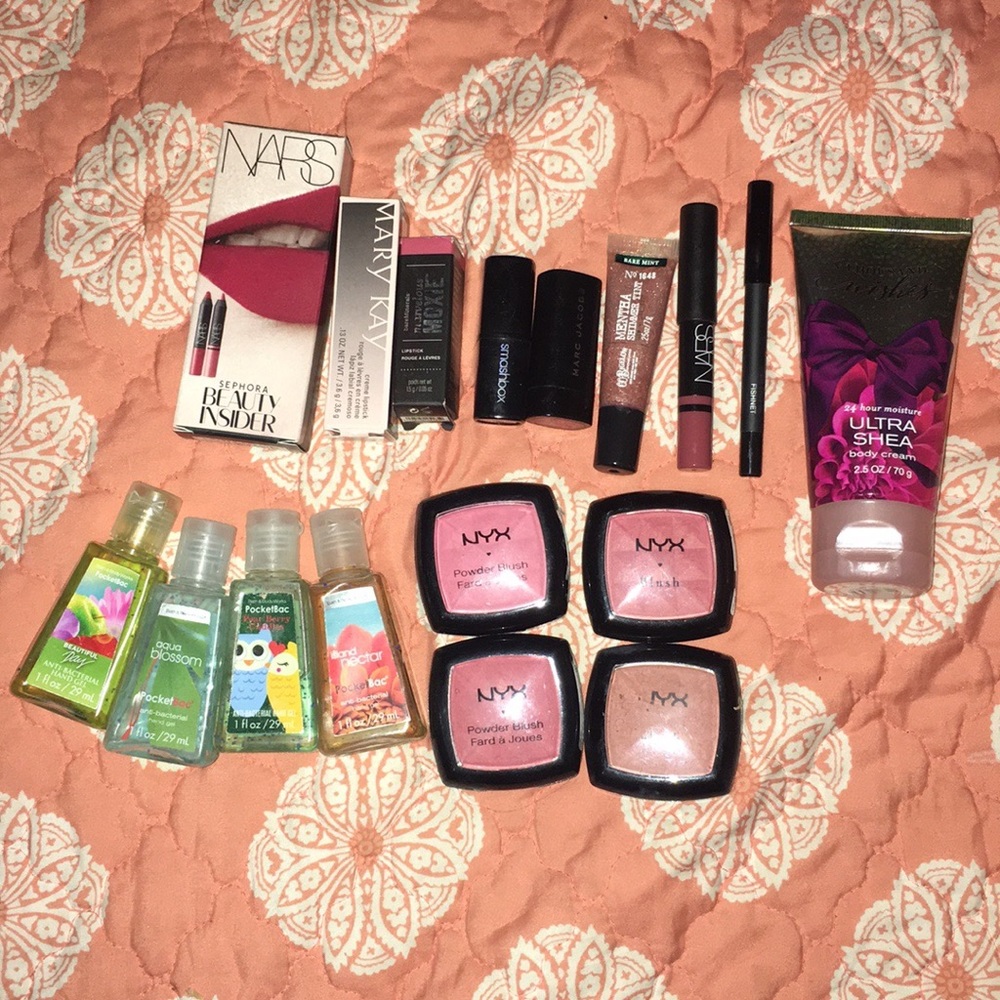 🎄🎁GREAT CHRISTMAS Makeup bundle !!